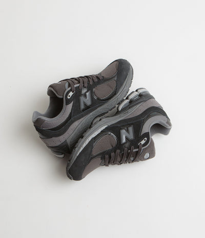 New Balance 2002R Shoes in Black and White / Grey