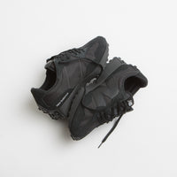 New Balance 327 Shoes in Black and Black thumbnail