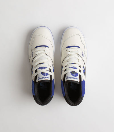 New Balance 550 Shoes in Sea Salt and Blue