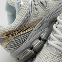 New Balance 860 Shoes in Sea Salt and Gold Metallic thumbnail