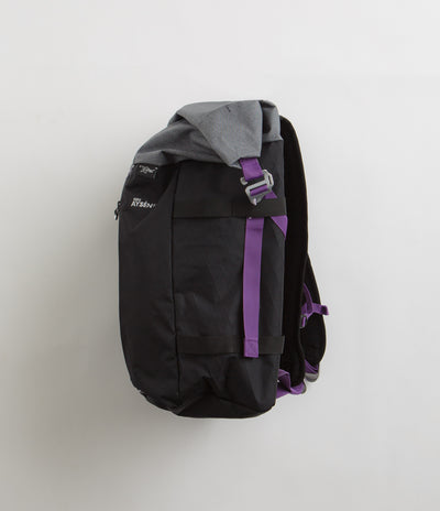 Nike ACG Aysen 32L Day Pack in Black and Cool Grey / White