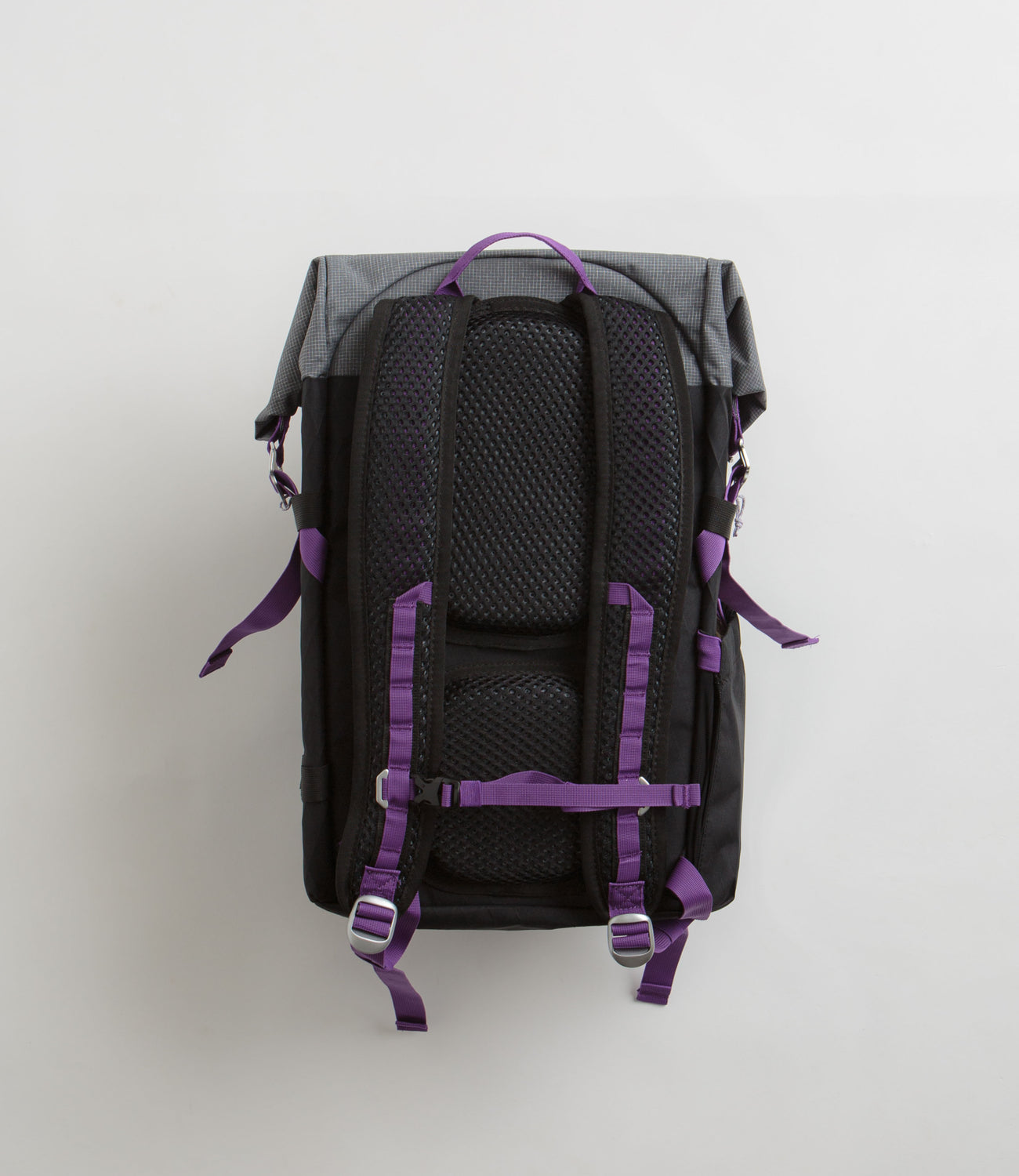 ACG AYŞEN ロールトップリュック 黒/グレー/紫 NIKE ACG（ナイキエィシージー）の「NIKE / ACG Aysen Day Pack