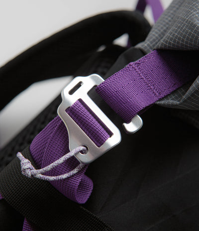 Nike ACG Aysen 32L Day Pack in Black and Cool Grey / White