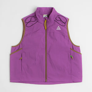 Bold Berry / Mosswood Brown / Summit White