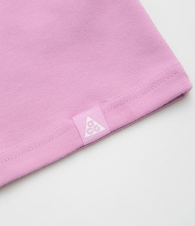 Nike ACG Frontier T-Shirt in Beyond Pink
