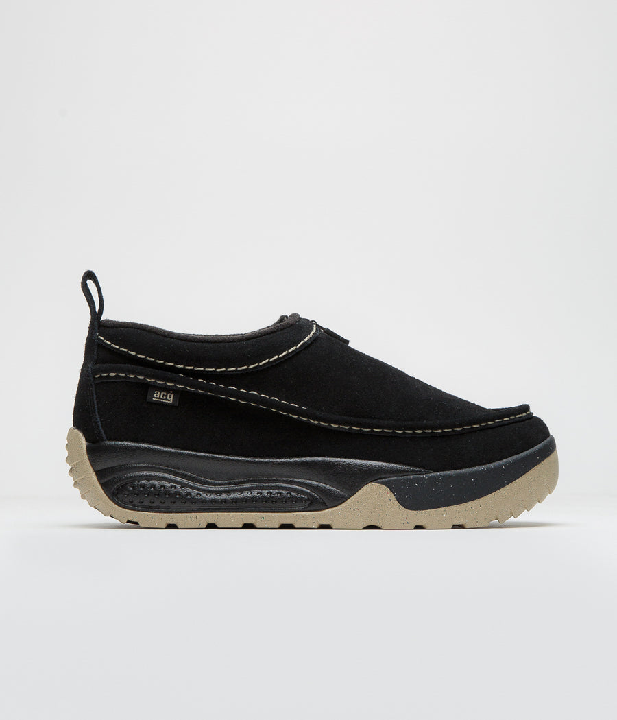 Nike ACG Izy Shoes in Black and Limestone and Black - Limestone