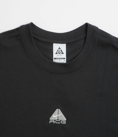 Nike ACG Lungs T-Shirt in Black and Light Smoke Grey / Summit White
