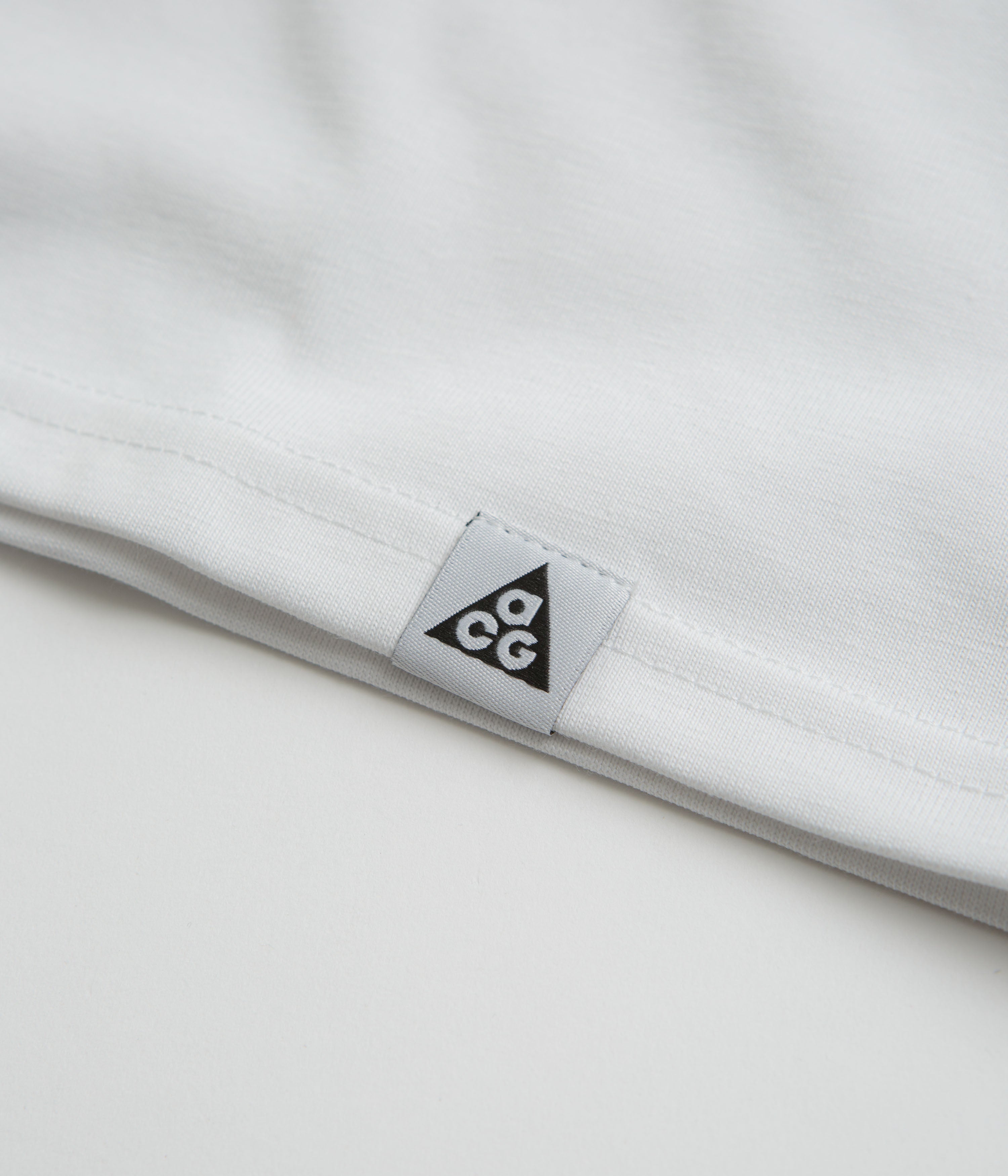 Nike ACG Minerals Long Sleeve T-Shirt - Summit White | Flatspot