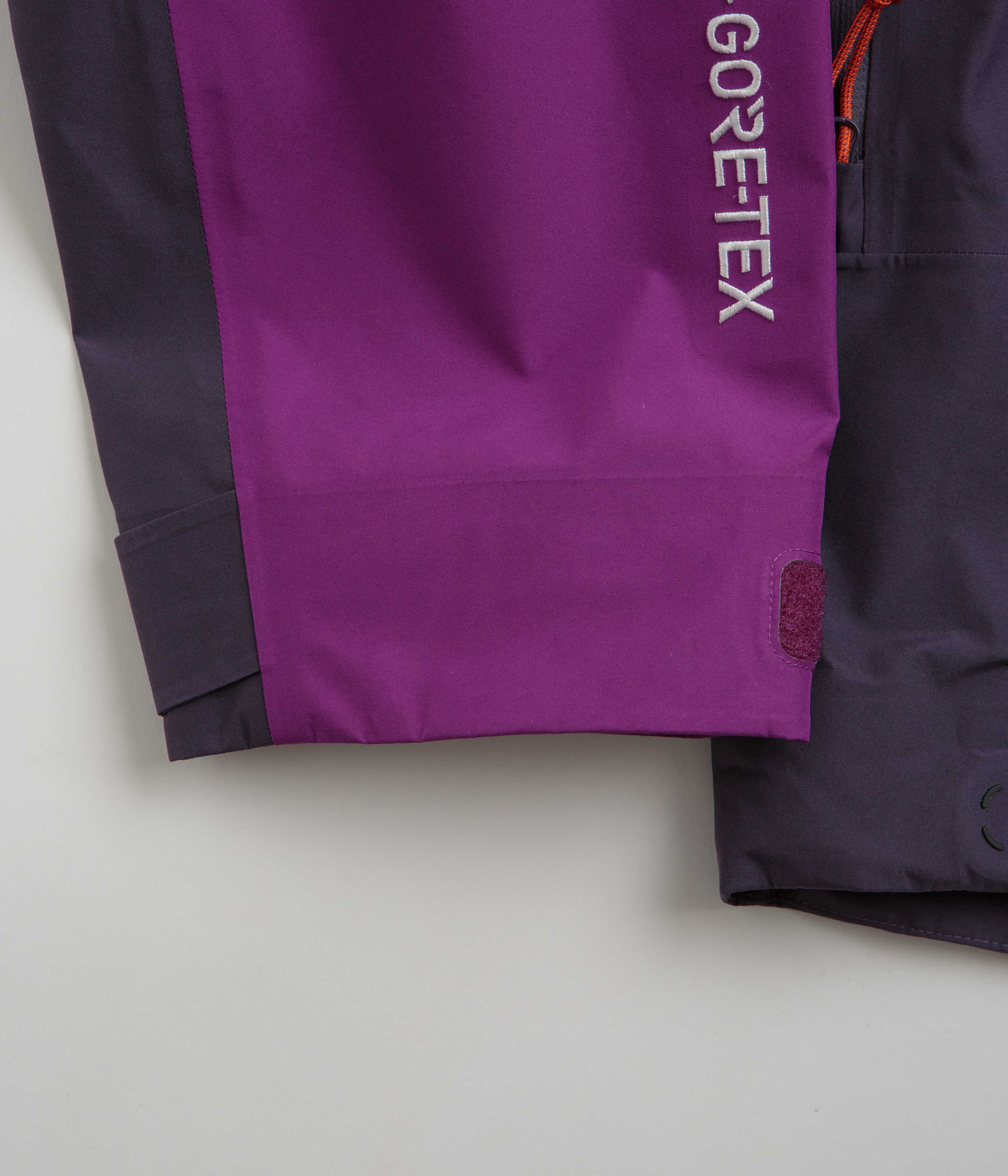 Nike ACG Misery Ridge Jacket - Bold Berry / Dark Raisin / Summit White ...