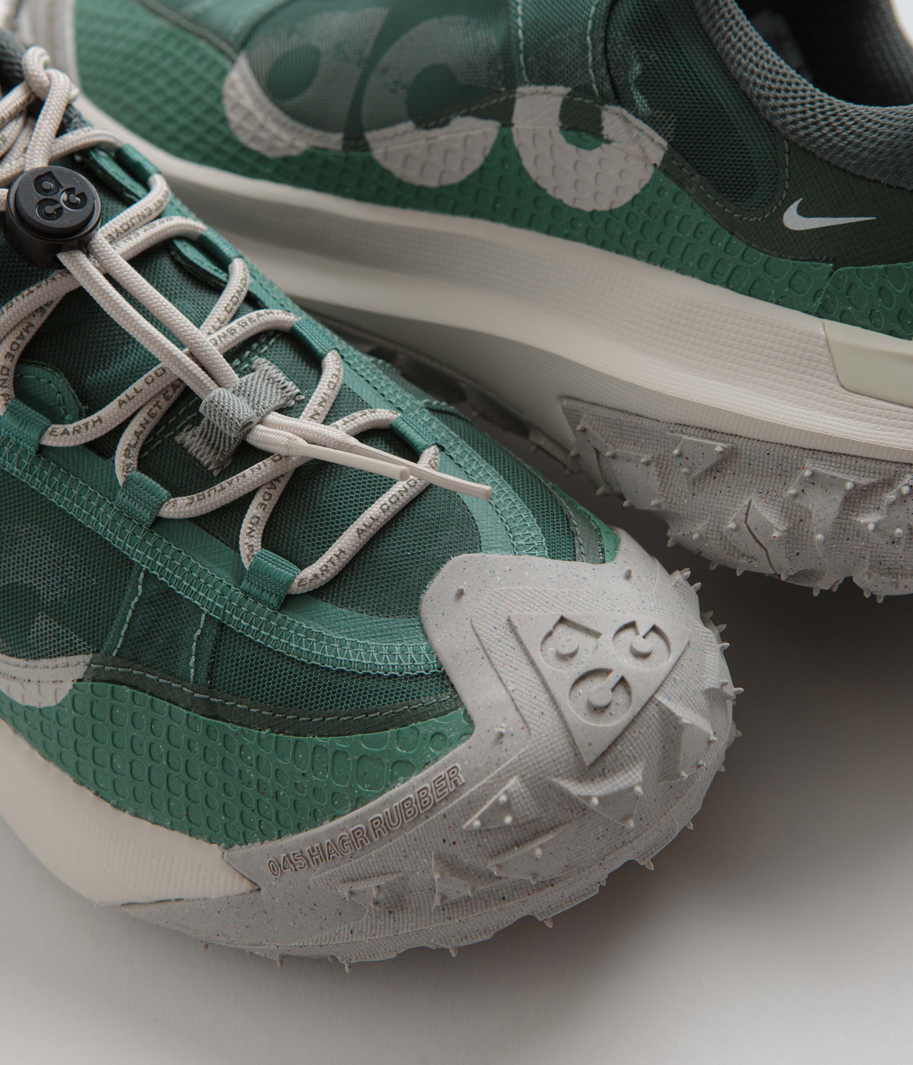 nike acg mountain fly low green