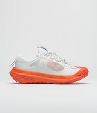 Nike ACG Mountain Fly 2 Low Shoes in Summit White and Summit White and Black