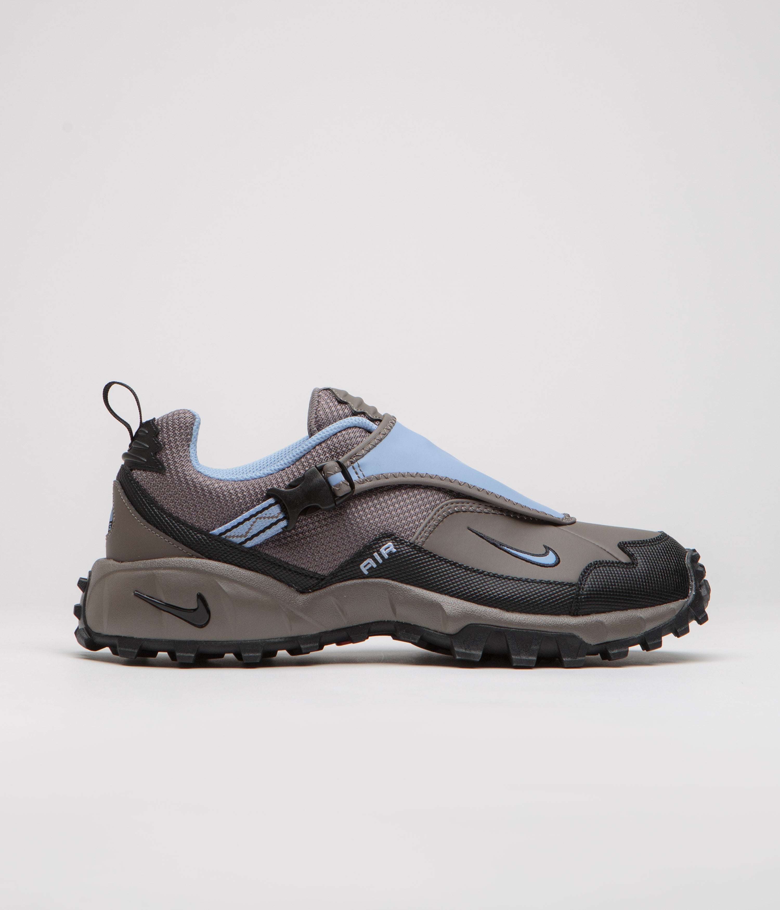 Nike ACG Phassad Shoes in Cave Stone and Aluminum and Cave Stone - Black