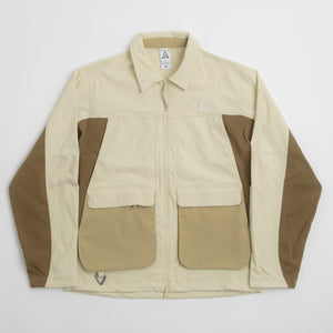Light Khaki / Parachute Beige / Summit White