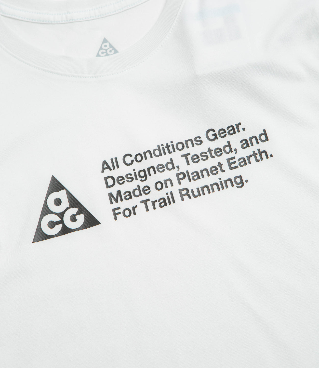 acg all conditions gear Nike ACG Trail Logo T-Shirt - Summit White