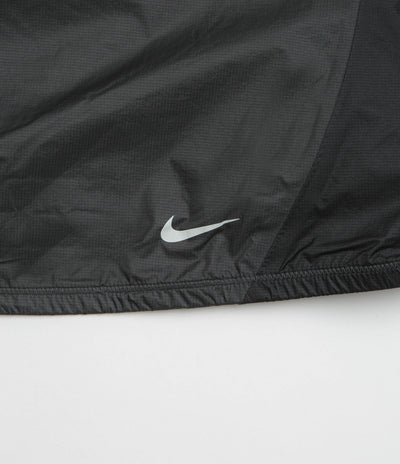 Nike ACG Trailwind Jacket in Anthracite and Summit White