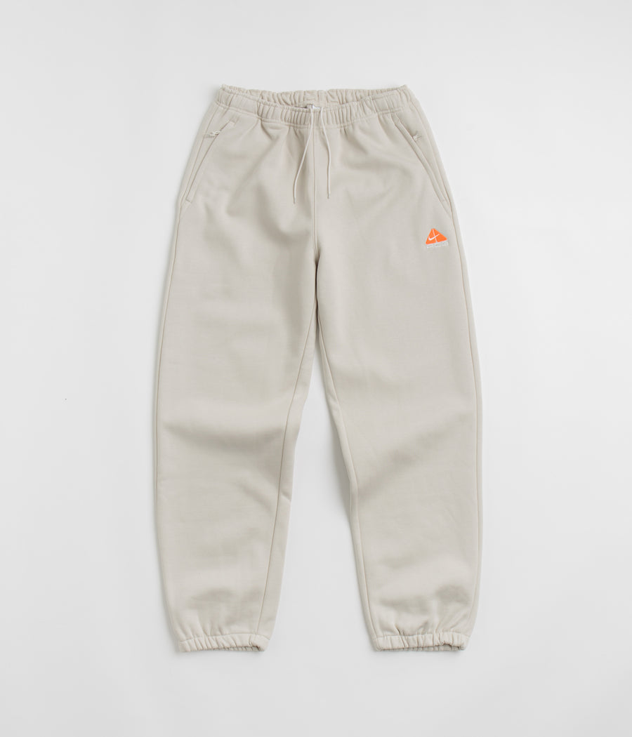 Nike ACG Tuff Fleece Lungs Pants in Light Orewood Brown and Hyper Crimson