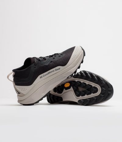 Nike ACG Zegama Gore-Tex Shoes in Black and Cave Stone and Cream II