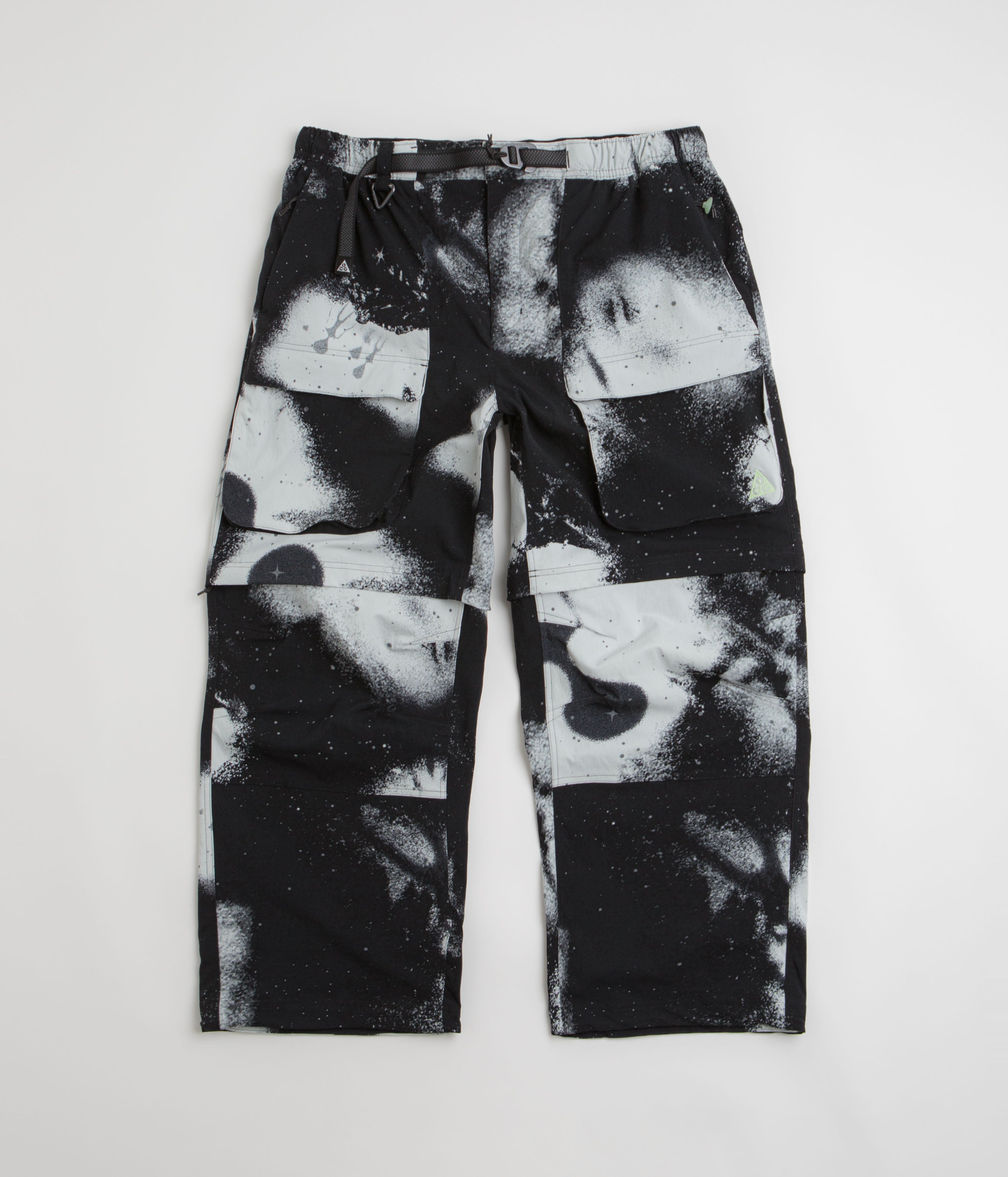 Nike ACG Zip Smith Summit Cargo Pants in Anthracite and Black / Summit White