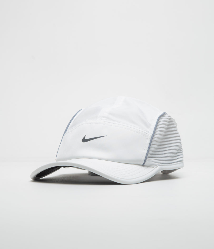 Nike AeroBill Cap in White and Anthracite / Black