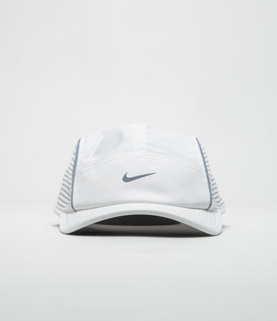 Nike AeroBill Cap in White and Anthracite / Black