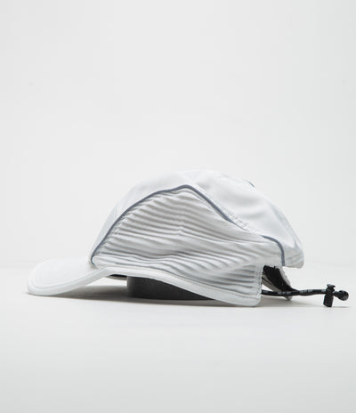 Nike AeroBill Cap in White and Anthracite / Black