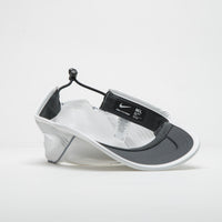 Nike AeroBill Cap in White and Anthracite / Black thumbnail