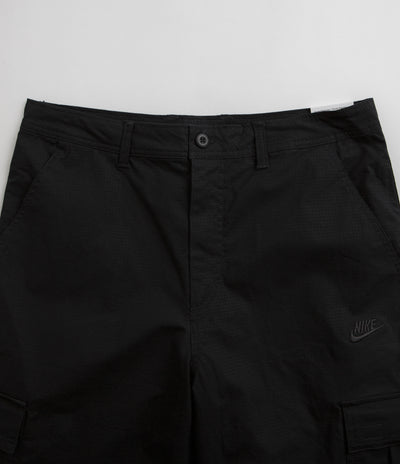 Nike Club Cargo Pants in Black and Black