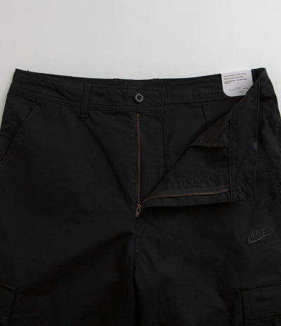 Nike Club Cargo Pants in Black and Black