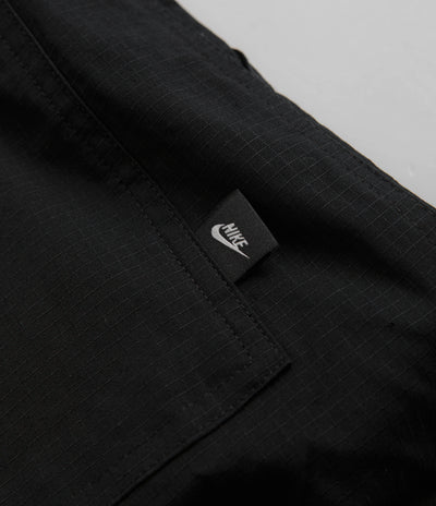 Nike Club Cargo Pants in Black and Black
