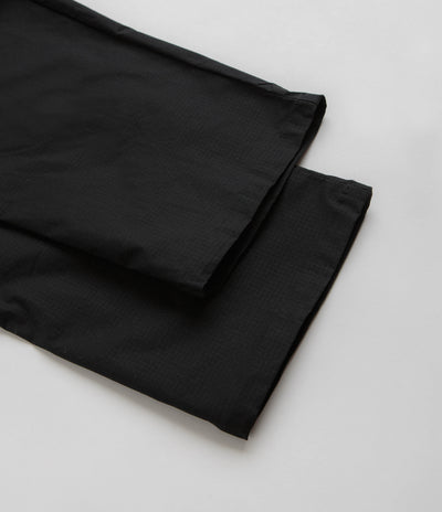 Nike Club Cargo Pants in Black and Black