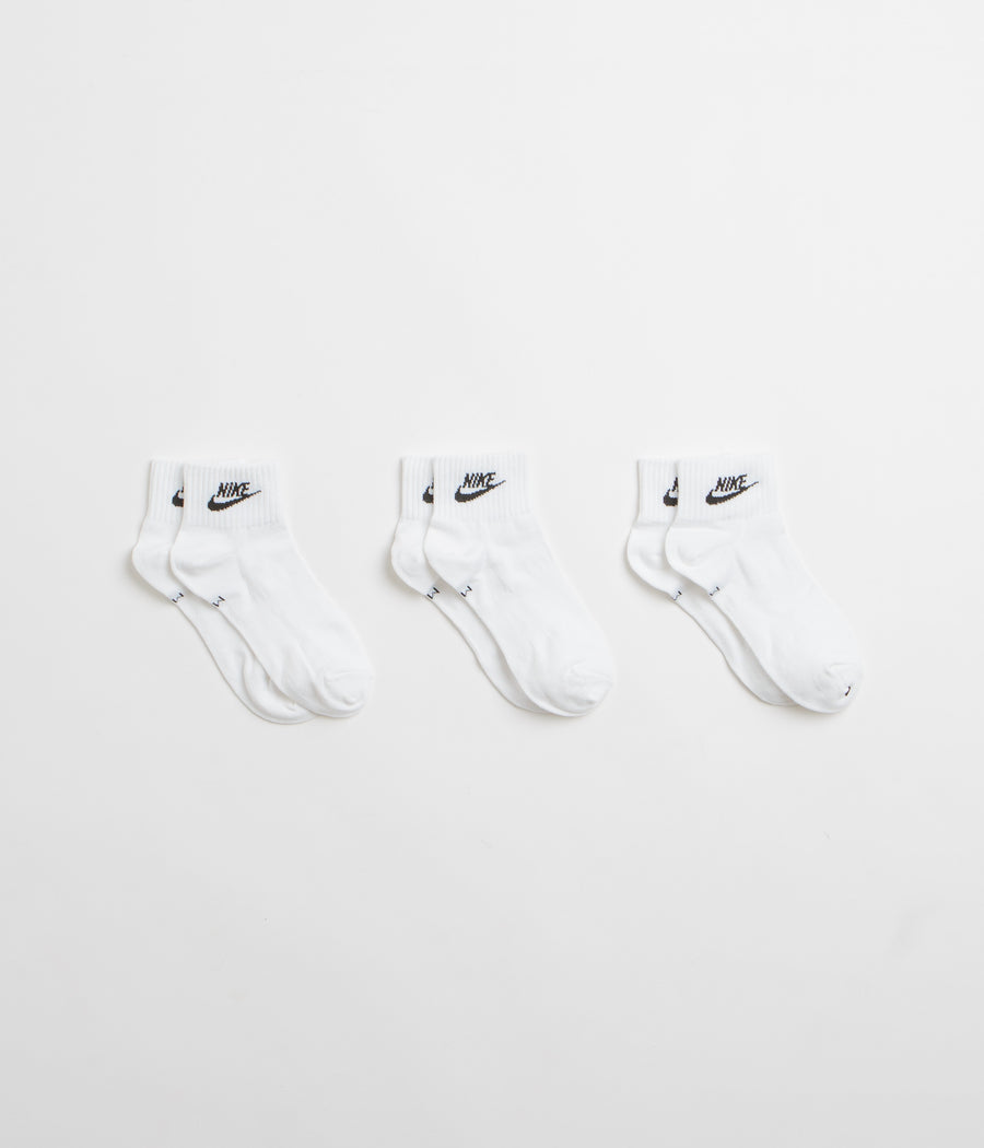 Nike Everyday Essential Ankle Socks (3 Pair) in White and Black