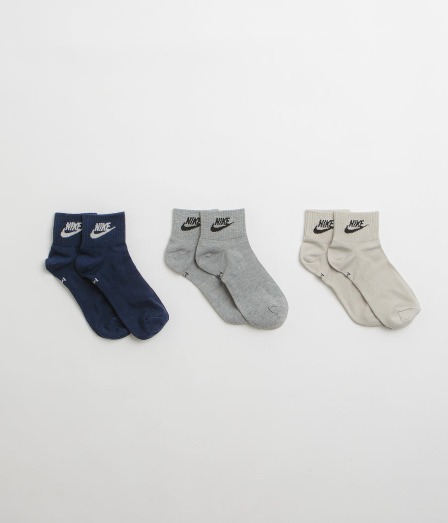 Nike Everyday Essential Ankle Socks (3 Pair) in Multi