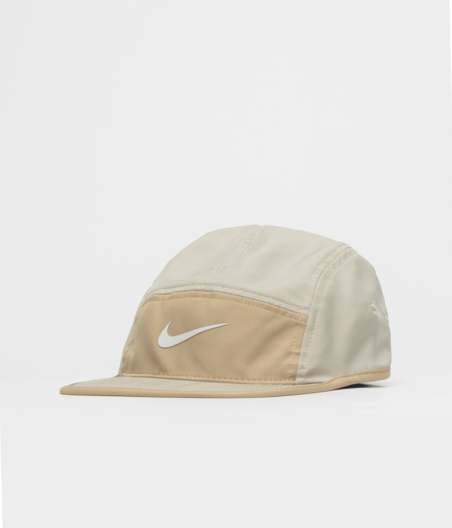 Nike Fly Cap in Desert Khaki and Parachute Beige / Phantom