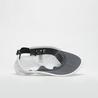 Nike Fly Cap in White and Anthracite / Black thumbnail