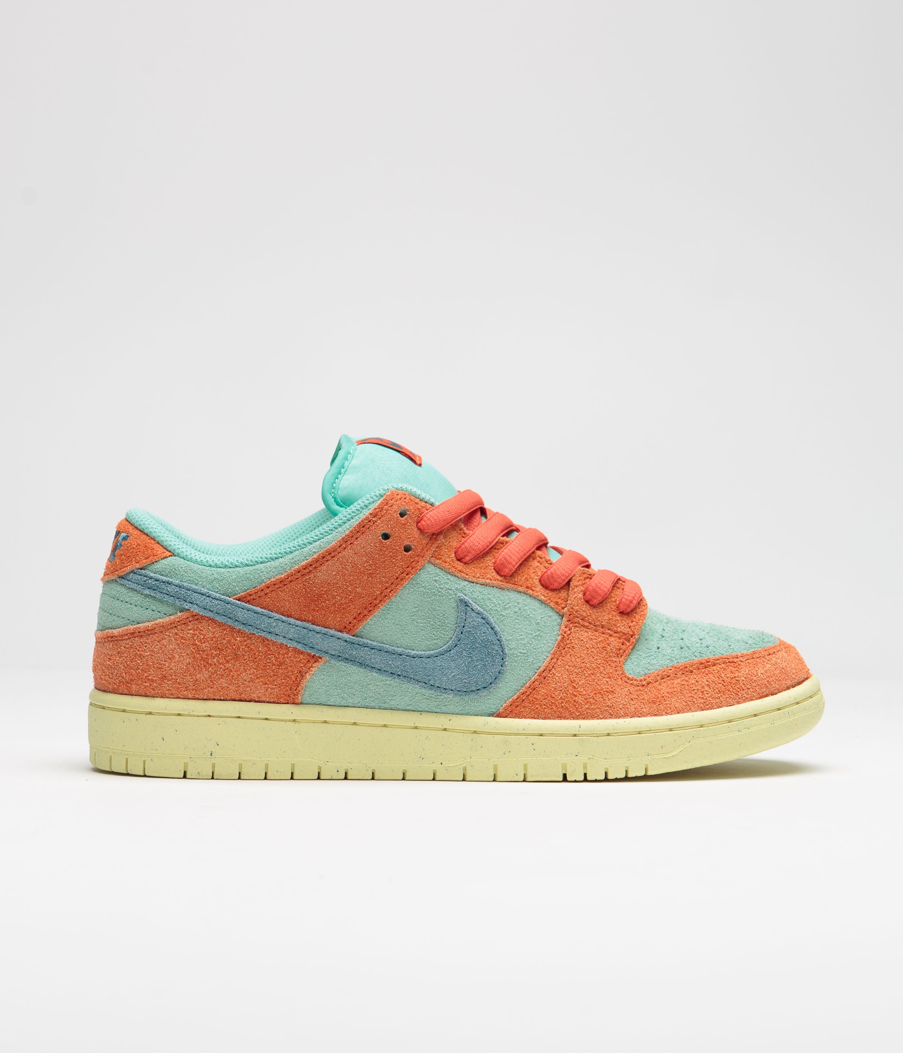 nike sb zoom dunk low pro beige white light blue