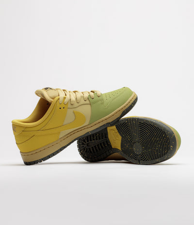 Nike SB Dunk Low Pro Shoes - Saffron Quartz / Saffron Quartz - Pear