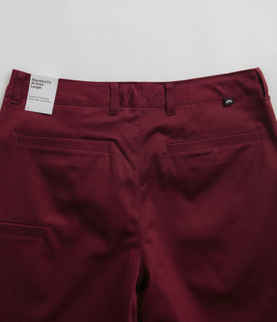 Nike SB El Chino Shorts in Dark Team Red