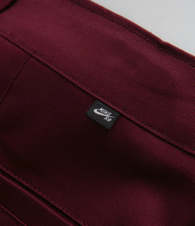 Nike SB El Chino Shorts in Dark Team Red