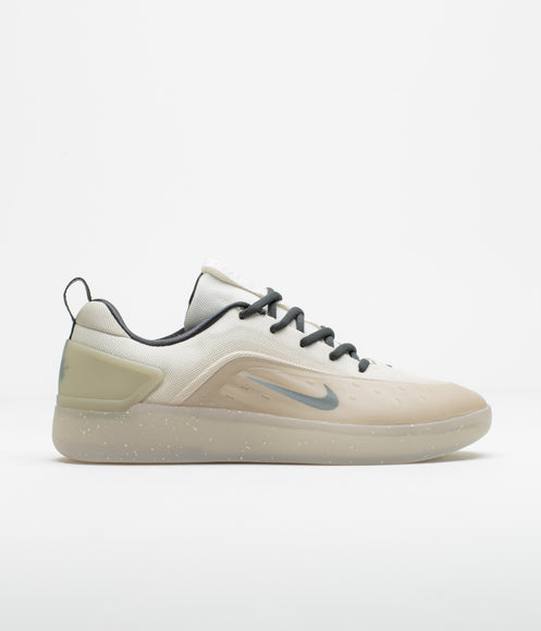 Nike SB Nyjah 4 Shoes - Desert Khaki / Dark Smoke Grey