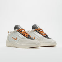 Nike SB Vertebrae Shoes - Summit White / Monarch - Phantom thumbnail