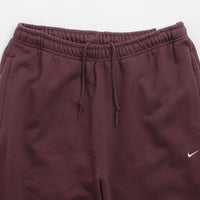 Nike Solo Swoosh Cuffed Sweatpants - Burgundy Crush / Burgundy Crush / White thumbnail