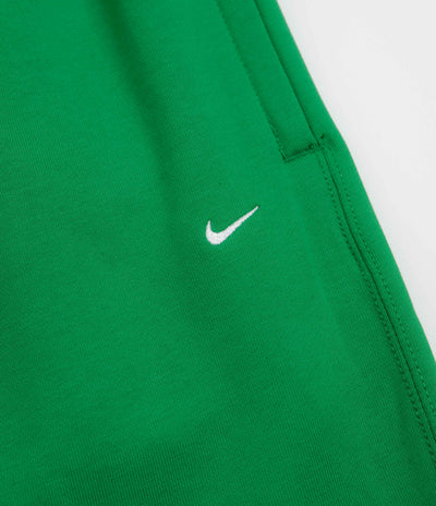 Nike Solo Swoosh Cuffed Sweatpants - Court Green / Court Green / White