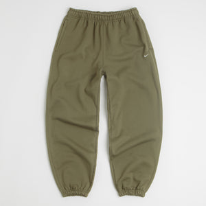 Medium Olive / Medium Olive / White