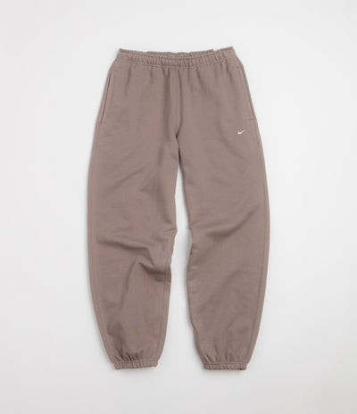 Nike Solo Swoosh Cuffed Sweatpants - Mink Brown / Mink Brown / White