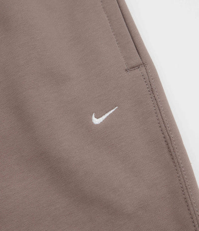 Nike Solo Swoosh Cuffed Sweatpants - Mink Brown / Mink Brown / White