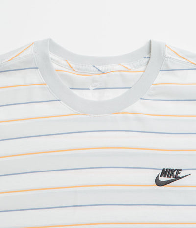 Nike Stripe Club T-Shirt in Photon Dust