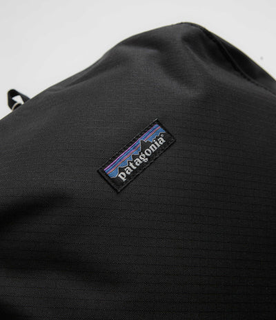 Patagonia Black Hole Cube 14L in Black