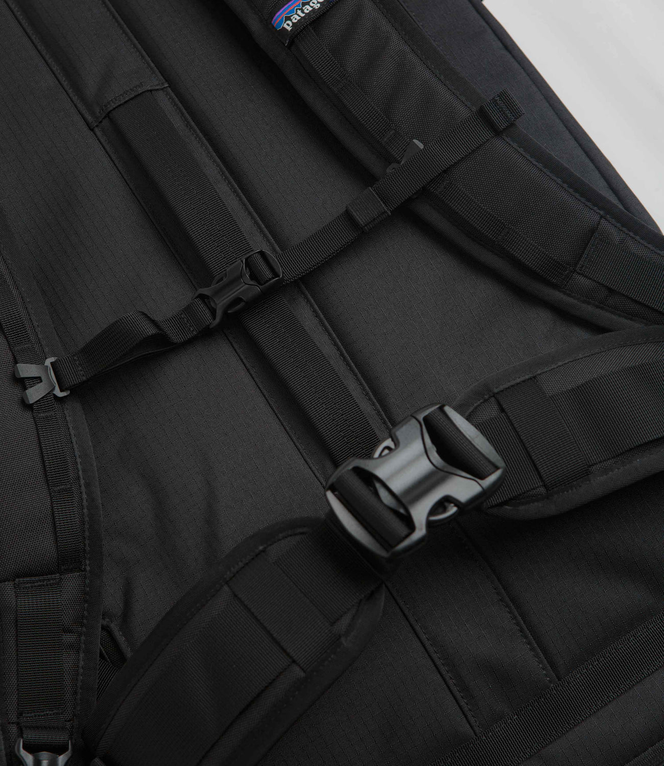 【中古・良品】Patagonia BLACK HOLE MLC バッグ黒 Patagonia Black Hole MLC Bag - Black / Black | Flatspot