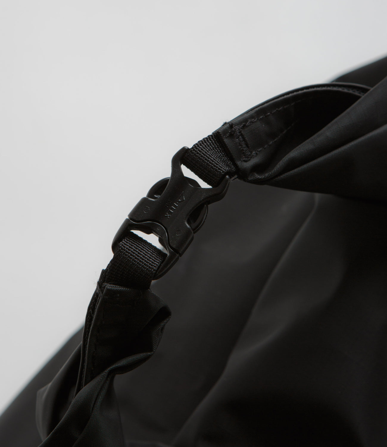 Patagonia Black Hole MLC Cube 12L - Black | Flatspot