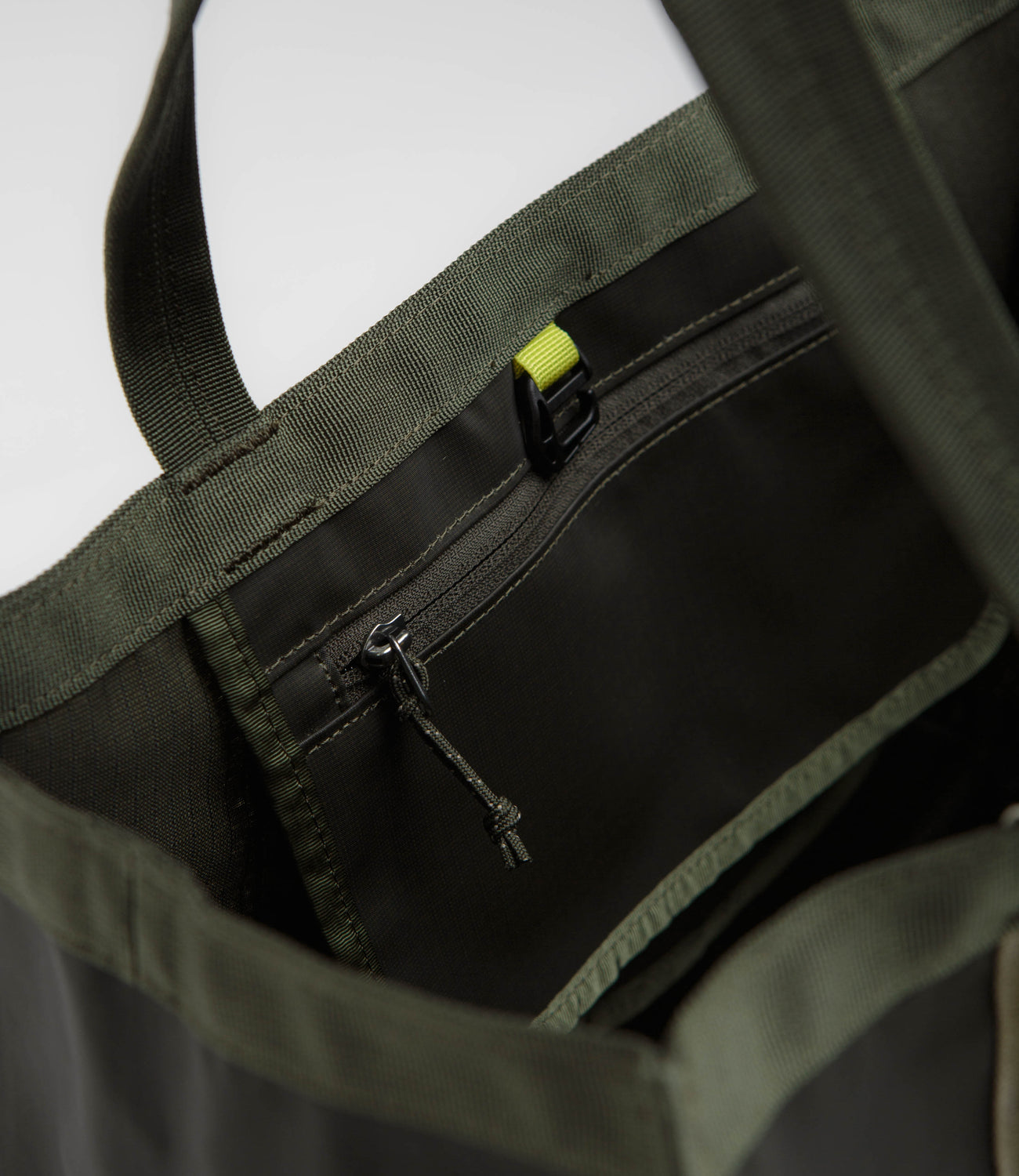 patagonia black hole tote 25l gypsum green Patagonia Black Hole Tote 25L - Pine Needle Green